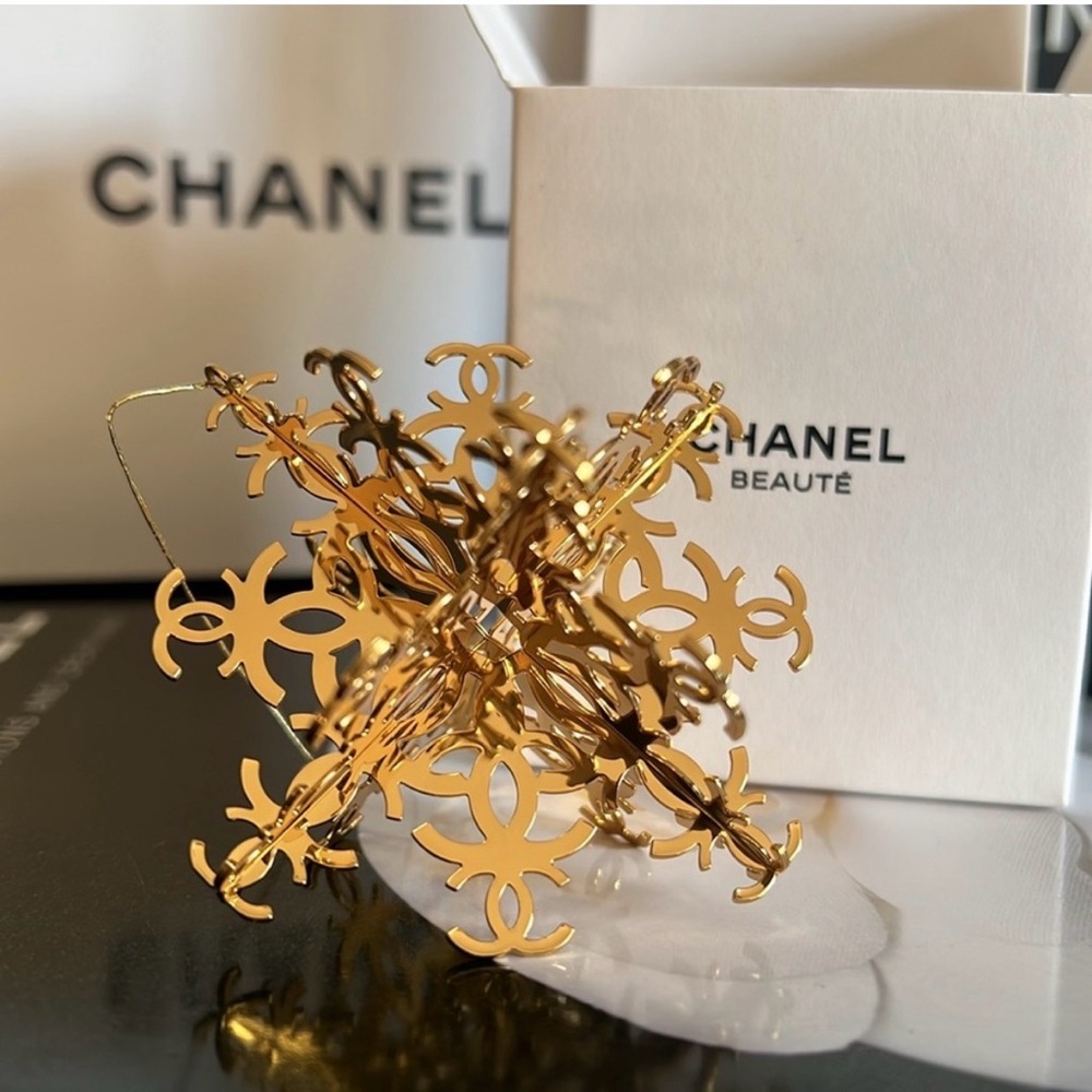 CHANEL Gold snowflake VIP ornament